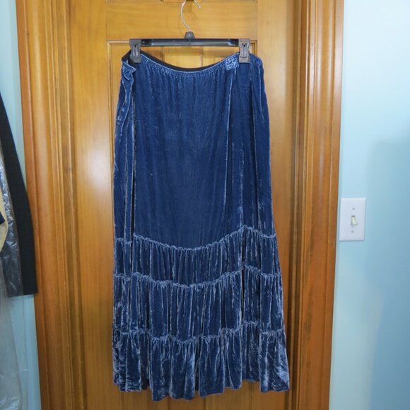 Chico's Denim Blue Midi Skirt Crushed Velveteen Tiered Rayon & Silk Size 2 - Picture 5 of 9